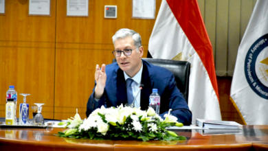 بدوي: يبحث تطوير منظومة الرعاية الصحية للعاملين بالقطاع