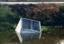 انتشال سيارة وسائقها من ترعة المريوطية بعد حادث مروع شهد مركز البدرشين حادث مروع بعد انقلاب سيارة ربع نقل داخل ترعة المريوطية ما استدعى تحركا سريعا من الأجهزة الأمنية لكشف