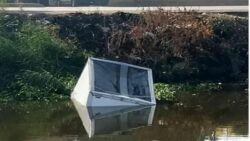 انتشال سيارة وسائقها من ترعة المريوطية بعد حادث مروع شهد مركز البدرشين حادث مروع بعد انقلاب سيارة ربع نقل داخل ترعة المريوطية ما استدعى تحركا سريعا من الأجهزة الأمنية لكشف