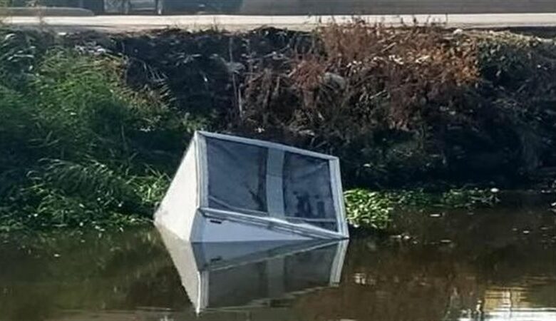 انتشال سيارة وسائقها من ترعة المريوطية بعد حادث مروع شهد مركز البدرشين حادث مروع بعد انقلاب سيارة ربع نقل داخل ترعة المريوطية ما استدعى تحركا سريعا من الأجهزة الأمنية لكشف