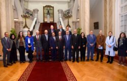 وزير الخارجية يلتقي أعضاء اللجنة الوطنية لآلية مراجعة النظراء الأفريقية