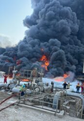 بغداد إندلع حريق ضخم في معمل لتكرير النفط بمنطقة الكرغولية جنوب العراق