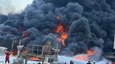 بغداد إندلع حريق ضخم في معمل لتكرير النفط بمنطقة الكرغولية جنوب العراق