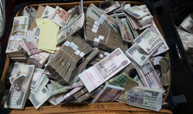 سقوط تاجري مخدرات غسلا 120 مليون جنيه بإخفائها في عقارات وسيارات