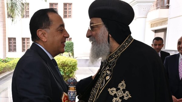 فى اتصال هاتفي رئيس الوزراء يطمئن على صحة قداسة البابا تواضروس