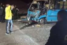 تصادم أتوبيس عمال مع نقل ثقيل بطريق سفاجا يصيب 14 شخصا