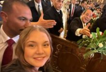 فتاة أوكرانية توثّق لحظة مُصافحة الرئيس السيسي بعبارات الفخر في قداس عيد الميلاد