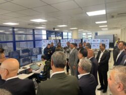 مدبولي يشهد تفريغ أول حاوية إلكترونياً بمحطة البحر الأحمر لتداول الحاويات