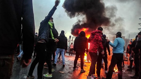 رئيس مركز الدراسات الإيرانية يؤكد الغضب الشعبي سببه أزمات اقتصادية