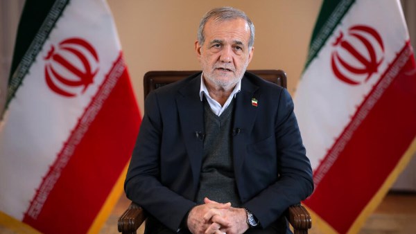 الرئيس الإيراني يتهم واشنطن وتل أبيب بالفوضى في طهران