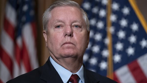 سيناتور أمريكي للمتظاهرين في إيران الكابوس يقترب من نهايته والمساعدة في الطريق