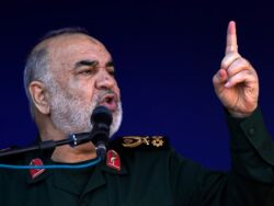 قائد الحرس الثوري الإيراني يوجه تحذيراً شديد اللهجة لأمريكا وإسرائيل