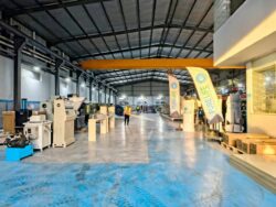 نائب وزير الإسكان يتفقد مصنعاً للمنتجات المرتبطة بأنظمة تحلية مياه البحر بمحافظة دمياط