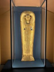 إقبال جماهيري واسع على معارض الآثار المصرية المؤقتة حول العالم.