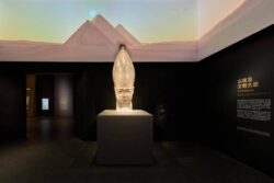 إقبال جماهيري واسع على معارض الآثار المصرية المؤقتة حول العالم.