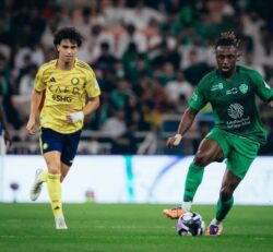 الأهلي يقهر النصر ويفوز بثلاثية في كلاسيكو سعودي مثير