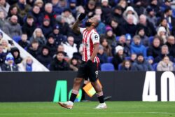 برينتفورد يضرب إيفرتون في الدوري الإنجليزي لكرة القدم