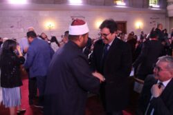 وزير الثقافة يشارك أبناء الطائفة الإنجيلية إحتفالهم بعيد الميلاد المجيد بكنيسة قصر الدوبارة