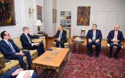 وزير الخارجية ضرورة تكثيف الجهود الرامية لتثبيت التهدئة وخفض التصعيد باليمن