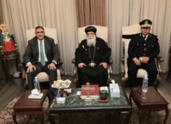 محافظ الجيزة يزور مطرانية أكتوبر وأوسيم للتهنئة بعيد الميلاد المجيد