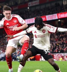 أرسنال وليفربول يتقاسمان النقاط في قمة الدوري الإنجليزي