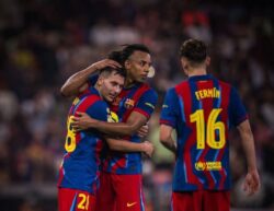 هانز فليك يعلن تشكيل برشلونة لمواجهة ريال مدريد في السوبر الإسباني