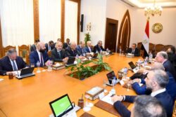 وزير الخارجية يستقبل وفدًا من رجال الأعمال الكنديين 