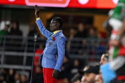 من الهتاف الصامت إلى القرار الرسمي: قصة المشجع الكونغولي الذي أصبح سفيرًا للرياضة