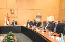 وزير الإسكان يعقد اجتماعاً لمتابعة الموقف التنفيذي لمشروع "حدائق تلال الفسطاط"