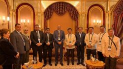 وزير العمل يبحث مع الجانب الفلبيني تنظيم أوضاع العمالة وتعزيز التعاون المشترك. 