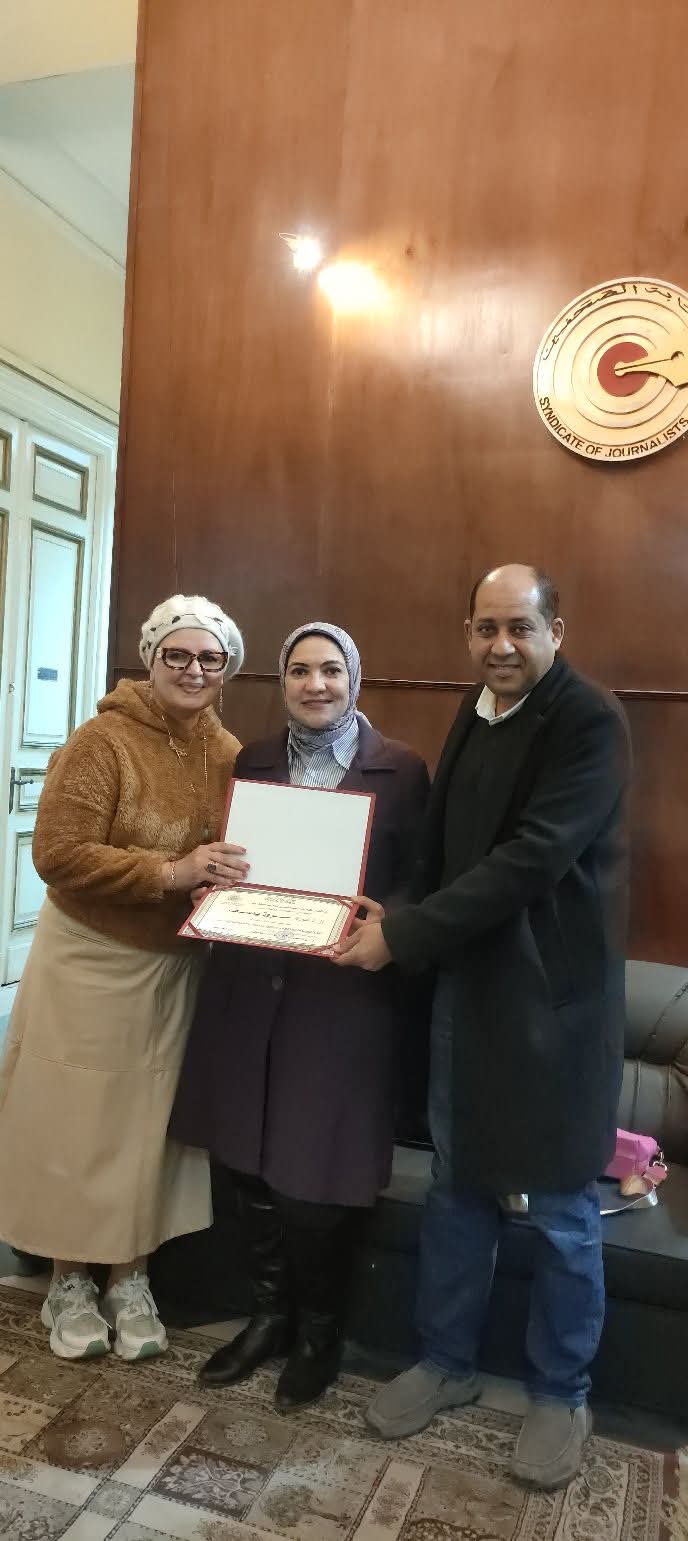 نقابة الصحفيين بالإسكندرية تكرم الدكتورة مروة يوسف مدير بنك الدم