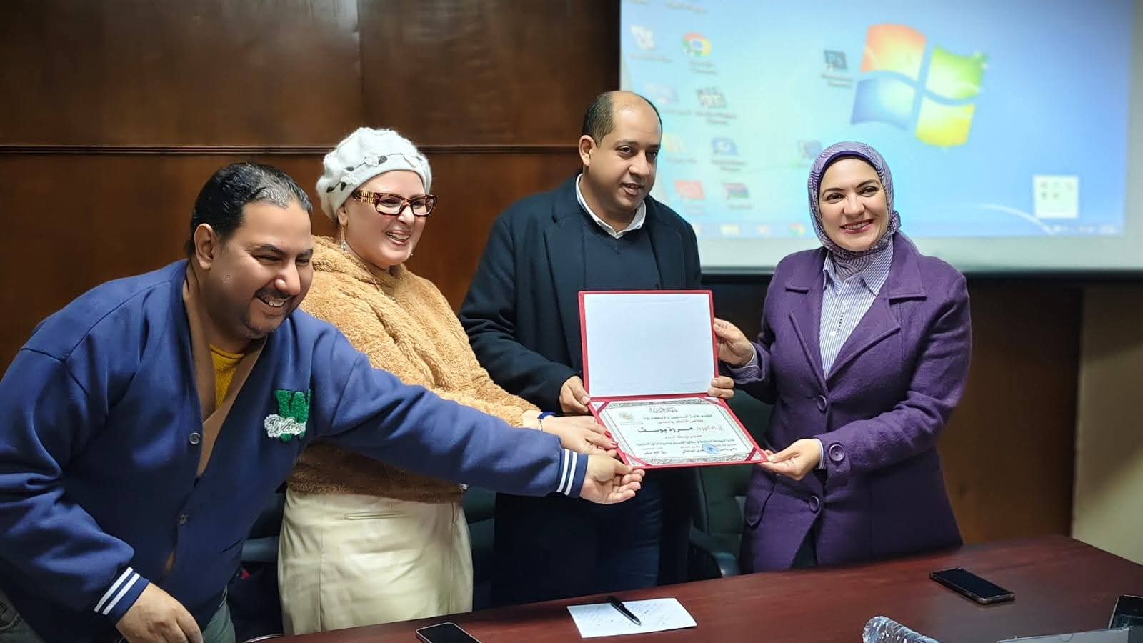 نقابة الصحفيين بالإسكندرية تكرم الدكتورة مروة يوسف مدير بنك الدم