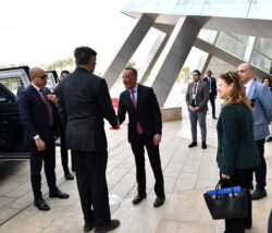 نائبا وزيرا خارجية أمريكا وطاجيكستان يزوران المتحف المصري الكبير.