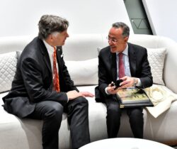 نائبا وزيرا خارجية أمريكا وطاجيكستان يزوران المتحف المصري الكبير.