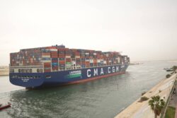 قناة السويس تشهد عبور سفينة الحاويات العملاقة CMA CGM SEINE ضمن قافلة الشمال.