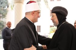 برفقة شيخ الأزهر ووزير الأوقاف مفتي الجمهورية يزور البابا تواضروس لتهنئته بعيد الميلاد