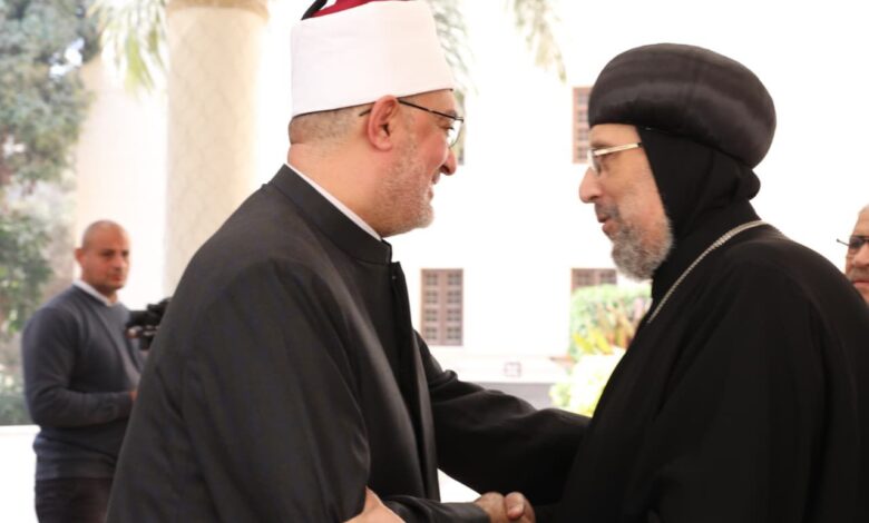 برفقة شيخ الأزهر ووزير الأوقاف مفتي الجمهورية يزور البابا تواضروس لتهنئته بعيد الميلاد