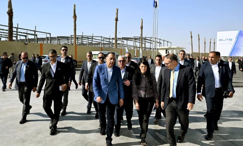 رئيس الوزراء يفتتح مشروعات صناعية ولوجستية بقناة السويس