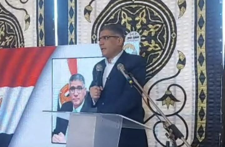 محافظ الجيزة يسلم الأهالي عقود الوحدات السكنية بمشروع إسكان الديسمي بالصف