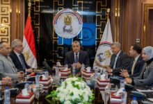 وزير الدولة للإنتاج الحربي يستقبل وفد لجنة الطاقة والبيئة بمجلس الشيوخ. 