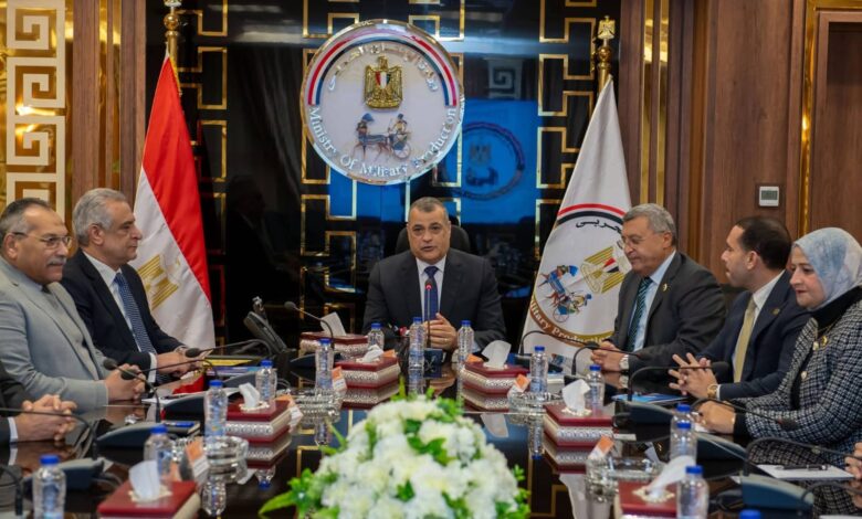 وزير الدولة للإنتاج الحربي يستقبل وفد لجنة الطاقة والبيئة بمجلس الشيوخ. 