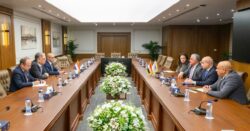 رئيس اقتصادية قناة السويس والسفير الهولندي يبحثان شراكات استراتيجية في الطاقة والصناعة