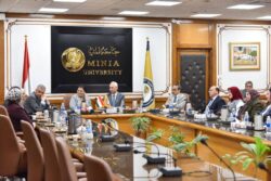 نائب وزير الصحة بالمنيا إجراءات عاجلة لتحسين المؤشرات السكانية ودعم صحة الأم والطفل