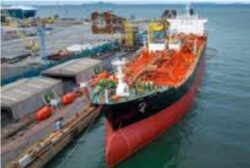  عودة 4 ناقلات نفط لمياه فنزويلا بعد محاولتها الإبحار في "وضع التخفي"