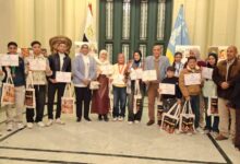 وكيل وزارة التربية والتعليم بالغربية يكرم الطلاب الفائزين في مسابقة "لمحات من الهند" على مستوى الجمهورية