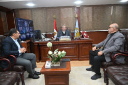 محافظ الغربية يناقش الموقف التنفيذي للمشروعات وملفات التصالح والنظافة والرقابة على الأسواق