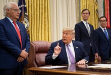 وزير الصحة الأمريكي: ترامب يعتمد على الوجبات السريعة في السفر لأسباب أمنية