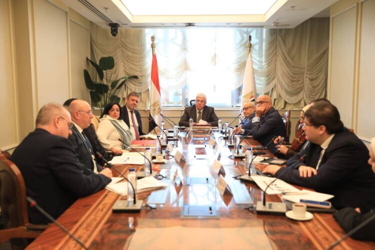 التعليم العالي تبحث توسيع الشراكة مع جامعة إكستر البريطانية