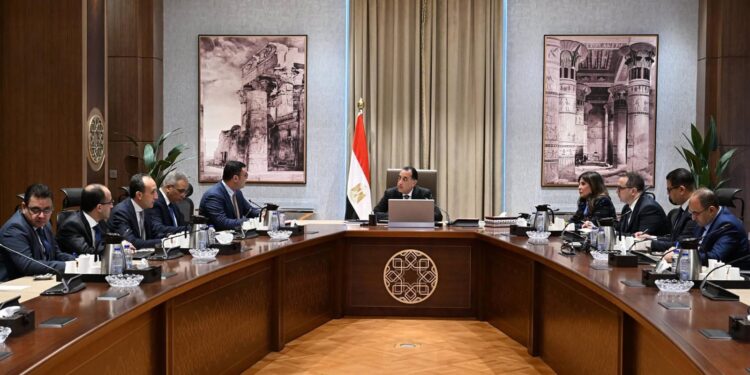 مدبولي يتابع مشروعات الإسكان والتنمية العمرانية