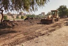 الشطورى يتابع أعمال تمهيد وتسوية عدد من الطرق بالمنطقة الغربية غرب ترعة نجع حمادى بطهطا